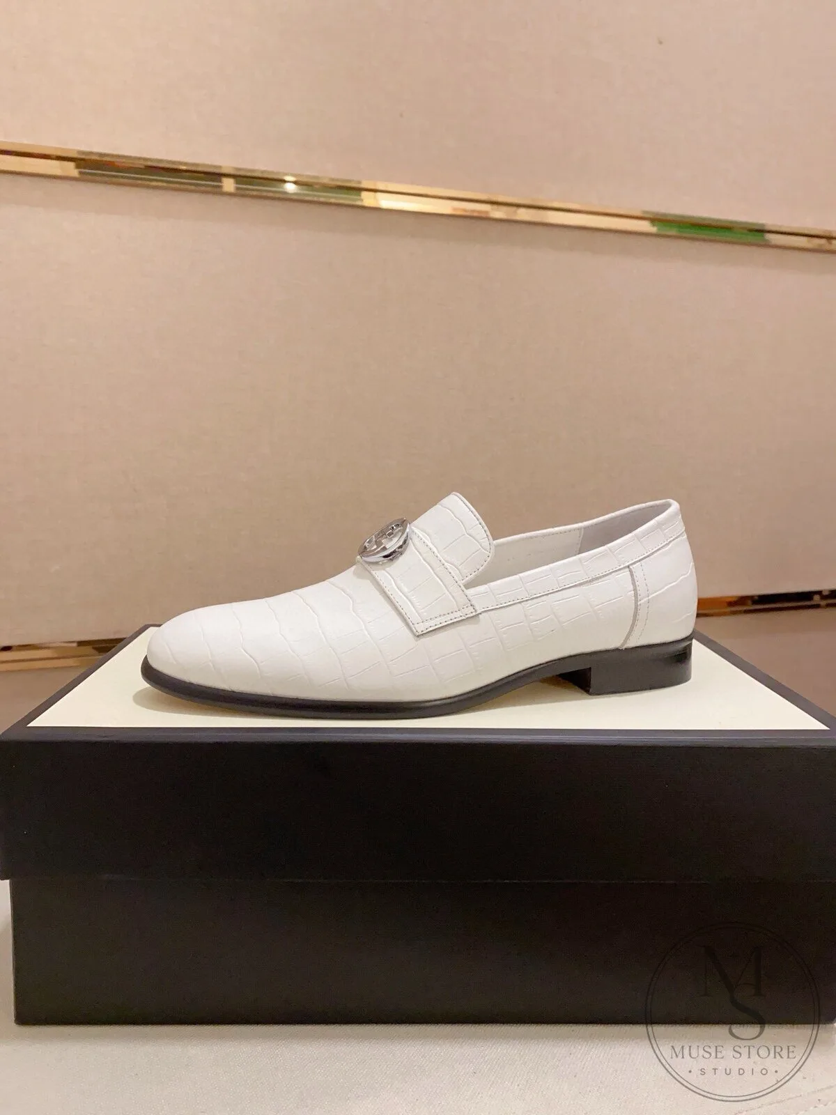 Gucci White Alligator Embossed Leather Horsebit Loafer Shoes for Men 11 Gucci White Alligator Embossed Leather Horsebit Loafer Shoes for Men